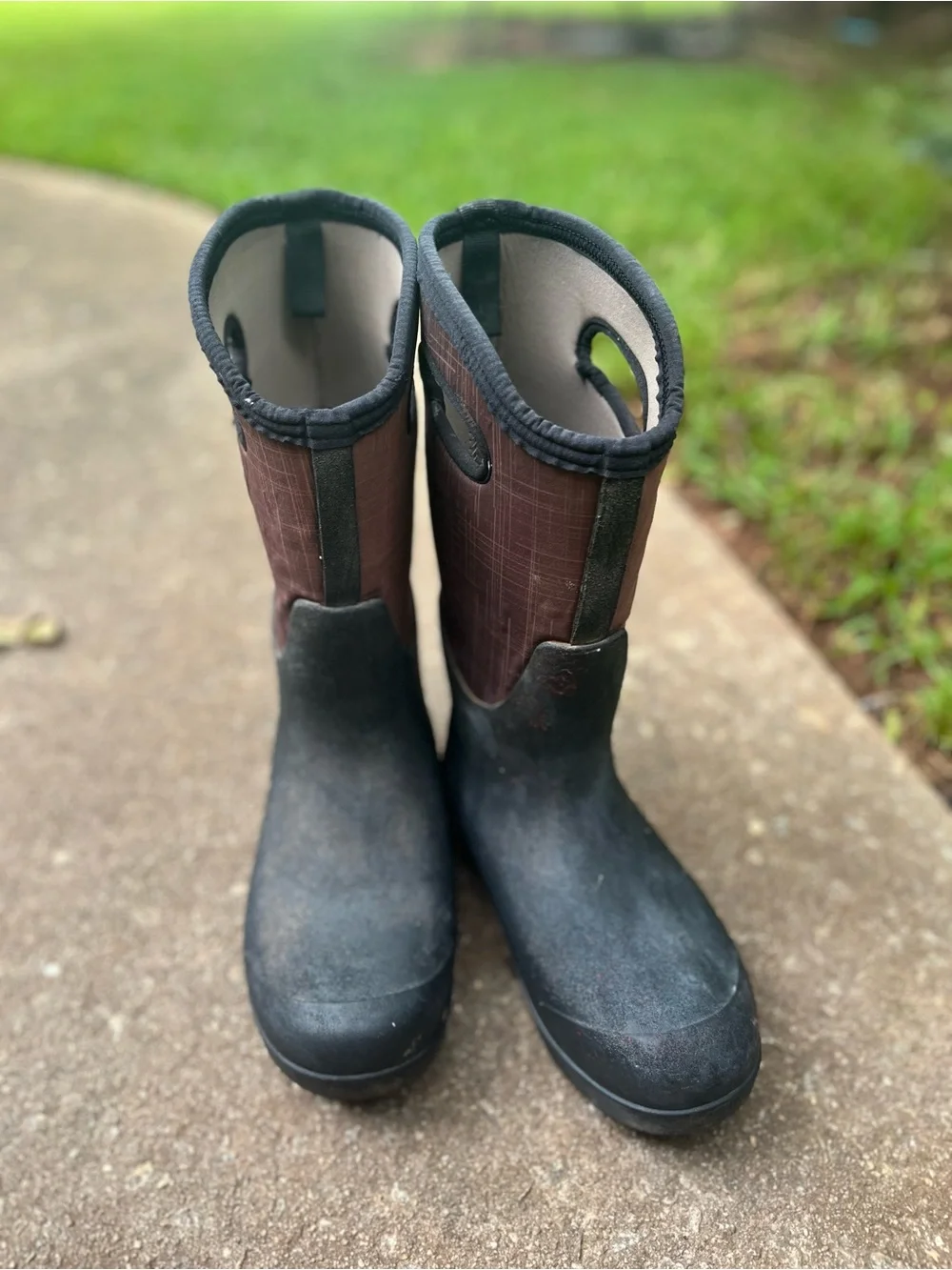 BOGs Women’s Waterproof Black and Brown Pull-On Outdoor Boots Size 8